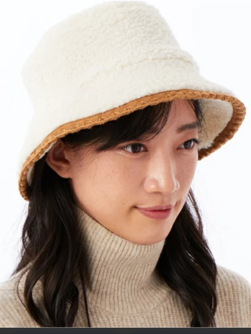 UGG FLUFF SCALLOPED FAUX FUR BUCKET HAT IN NIMBUS /SZ:SMALL / 3" BRIM WIDTH